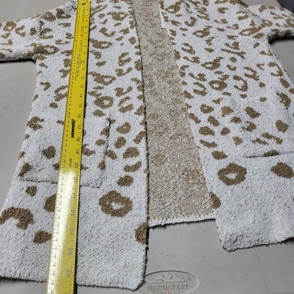 New Sabrina Lauren Women's Sweater Size Large Tan Animal Print Cardigan Jacket‎ - Picture 8 of 9